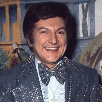 Liberace 9381642 1 402